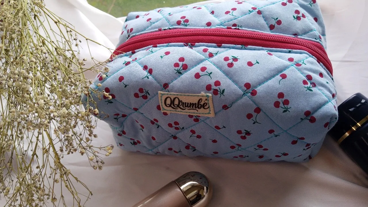 Cosmetiquera estampado cereza