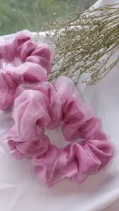 Scrunchies de satin y organza