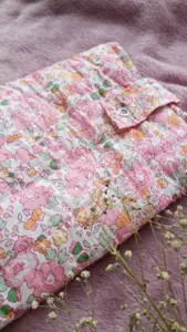 Funda estampada de flores rosas