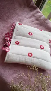 Funda de flores rojas